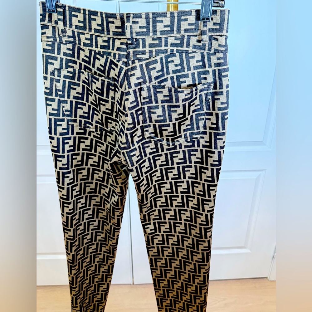 Fendi pants size 38 (US size 6)